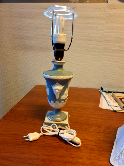Italiensk retro lampe i porcelæn med skærm